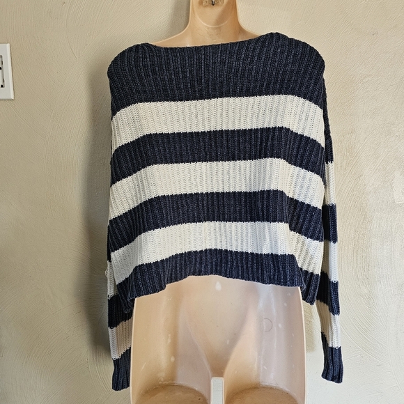 American Eagle Blue and White Striped Cropped Knit Henley Sweater Size Medium - Picture 5 of 10